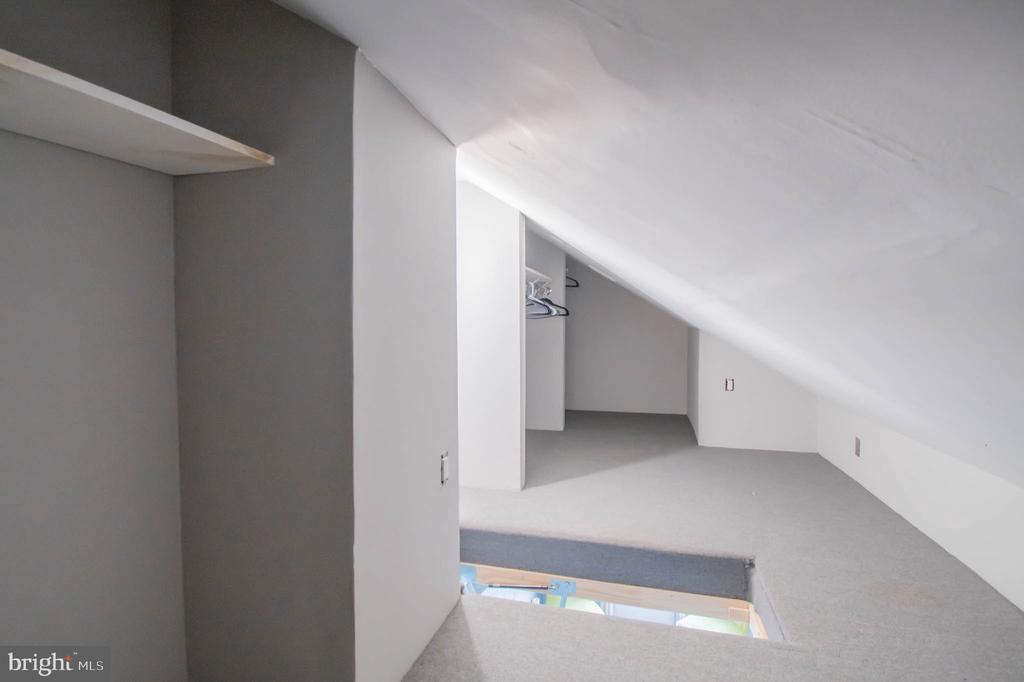 4349 PEMBROOK VILLAGE DRIVE Unit: 40
