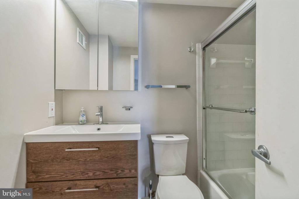 4349 PEMBROOK VILLAGE DRIVE Unit: 40