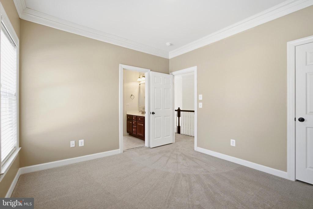 9348 OCCOQUAN OVERLOOK DRIVE