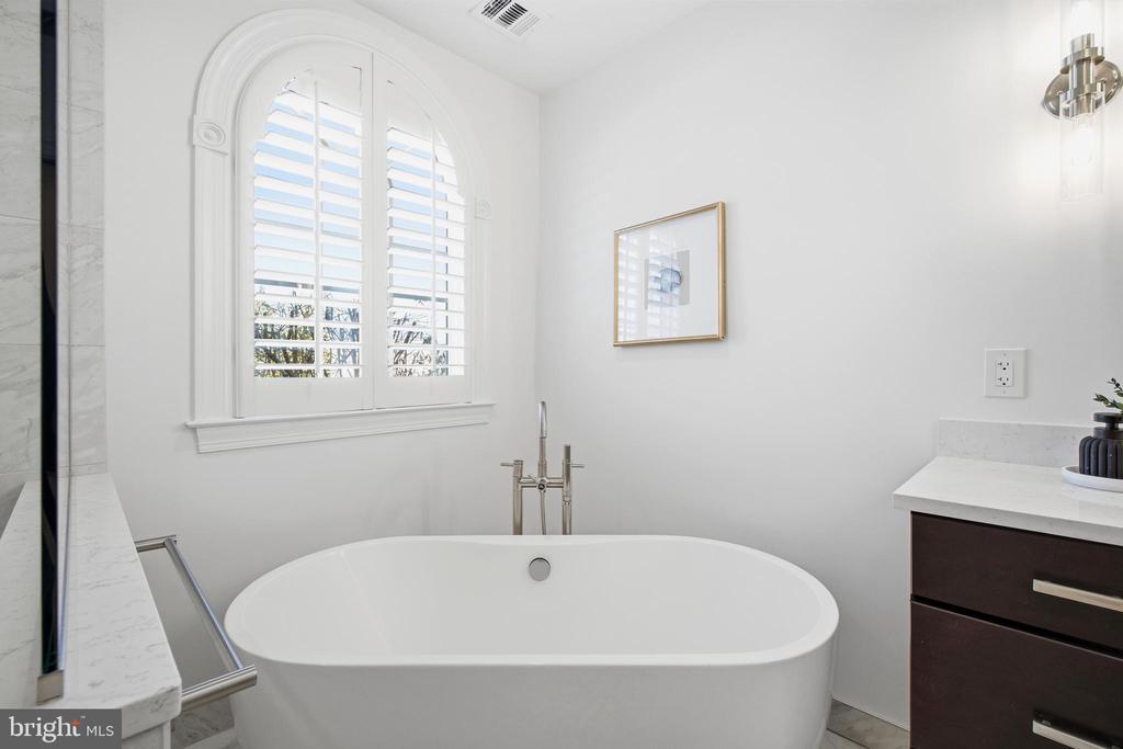 9348 OCCOQUAN OVERLOOK DRIVE