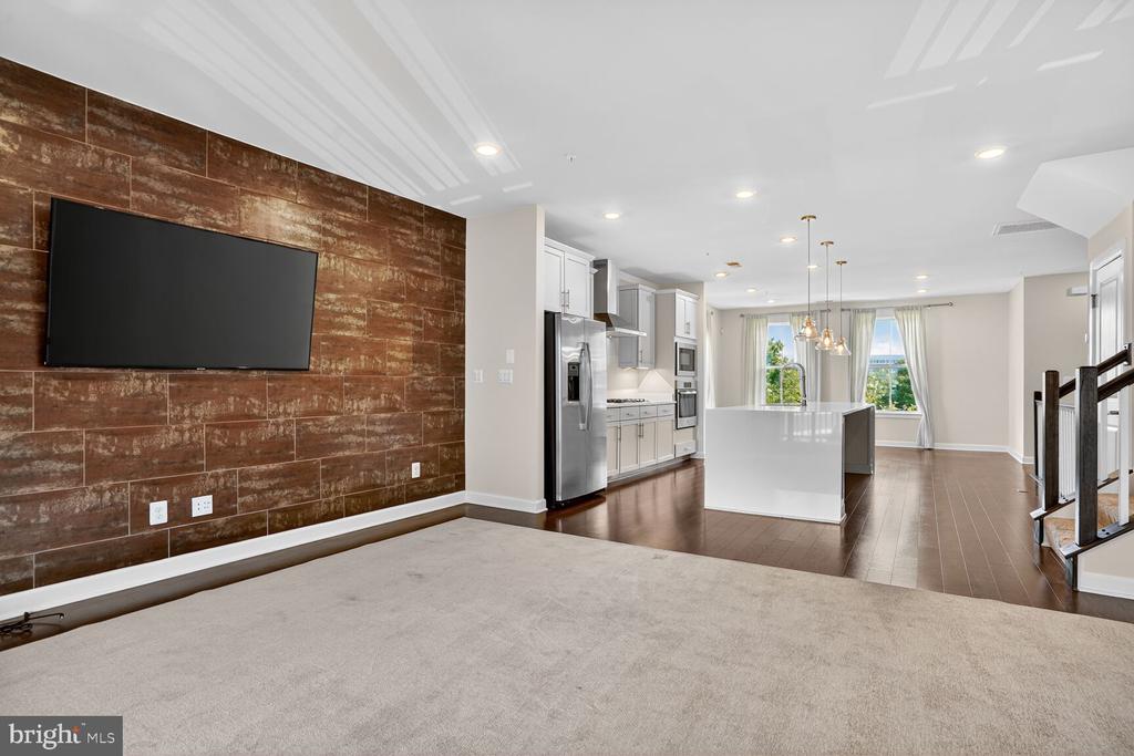 13216 WOODLAND PARK ROAD Unit: 1B