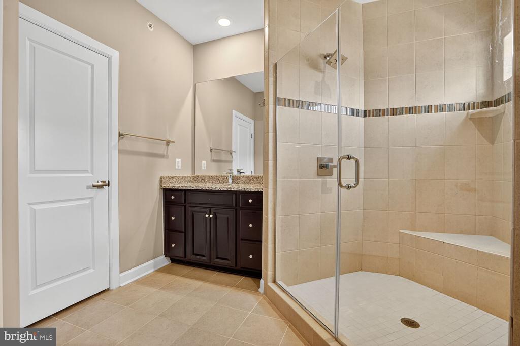 13216 WOODLAND PARK ROAD Unit: 1B