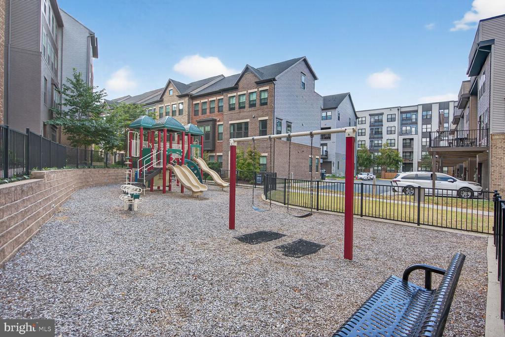 13216 WOODLAND PARK ROAD Unit: 1B