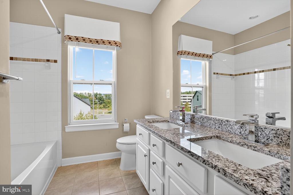 13216 WOODLAND PARK ROAD Unit: 1B