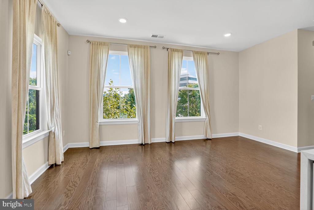 13216 WOODLAND PARK ROAD Unit: 1B