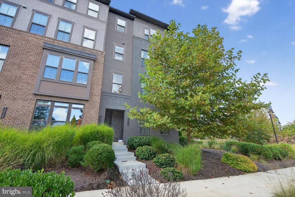 13216 WOODLAND PARK ROAD Unit: 1B
