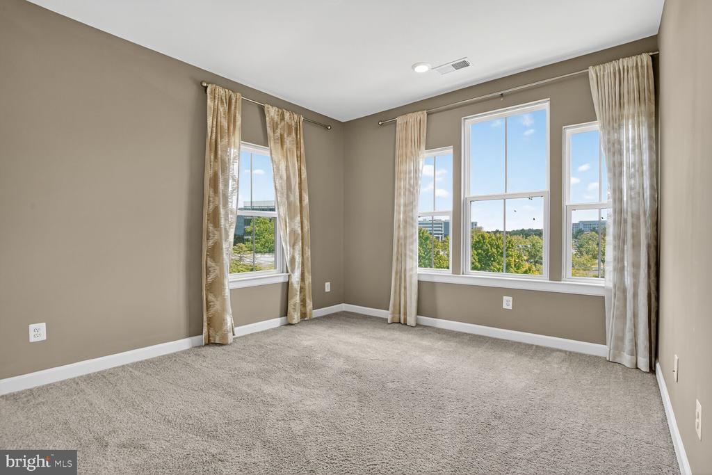 13216 WOODLAND PARK ROAD Unit: 1B