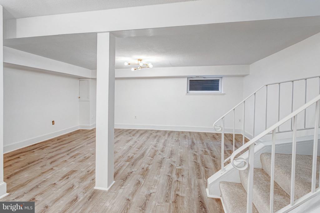 7417 RHONDDA DRIVE