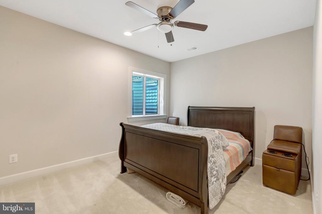 11413 WOODRUSH COURT