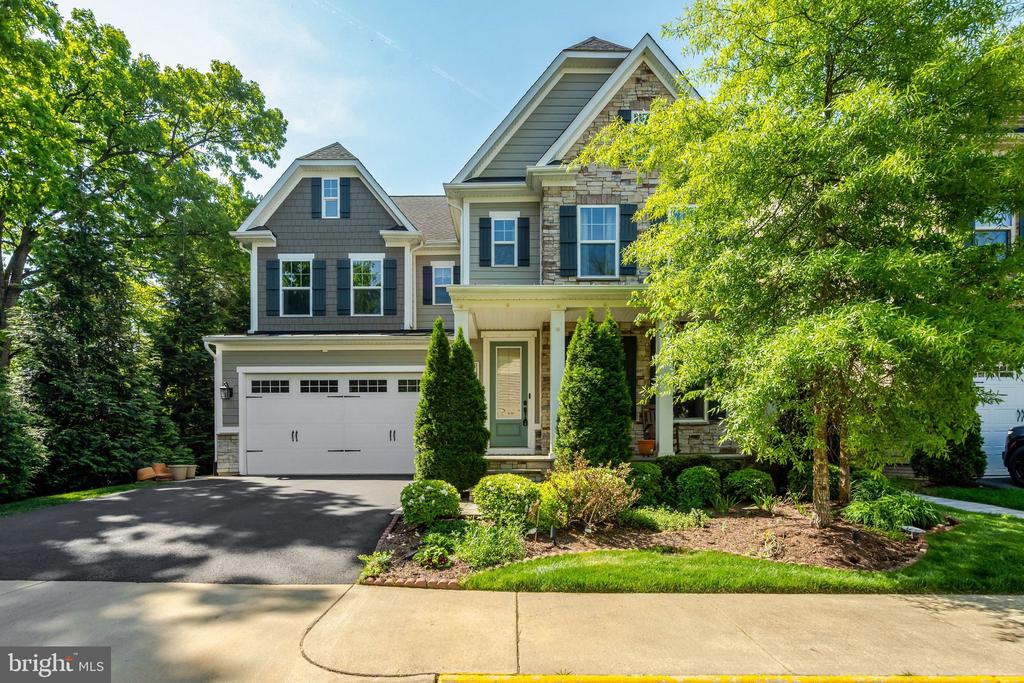 11413 WOODRUSH COURT