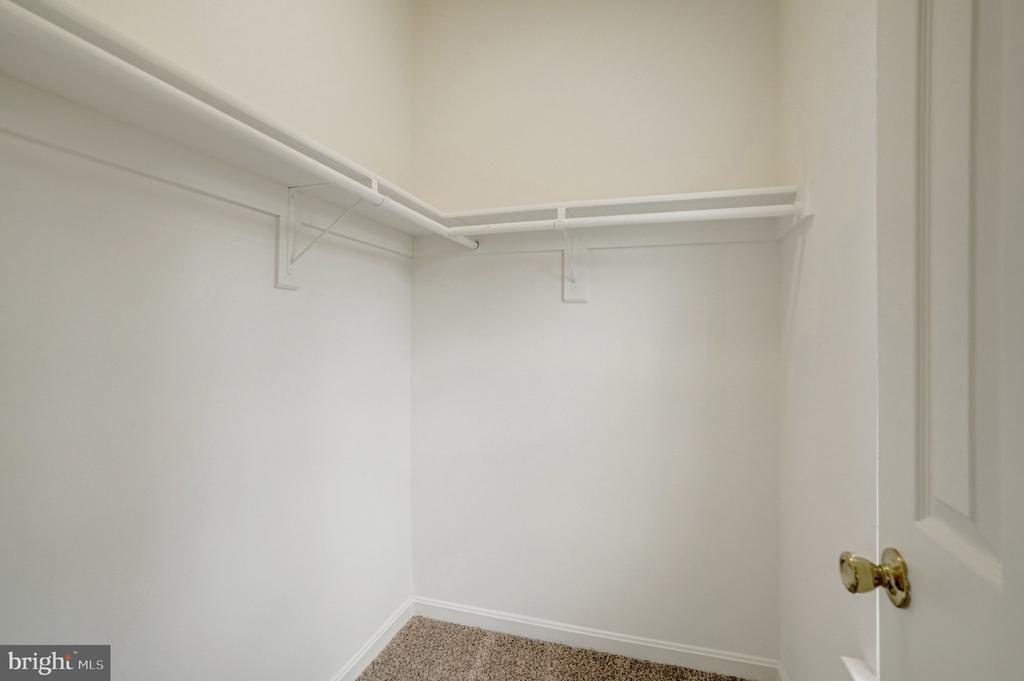 2916 MAINSTONE DRIVE