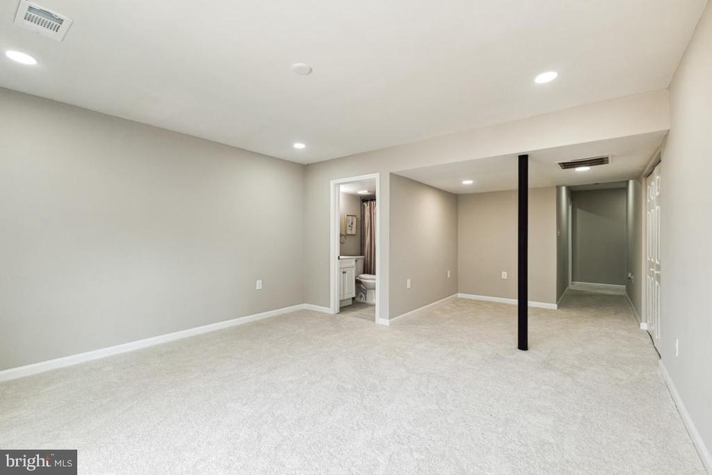 2910 WREN COURT