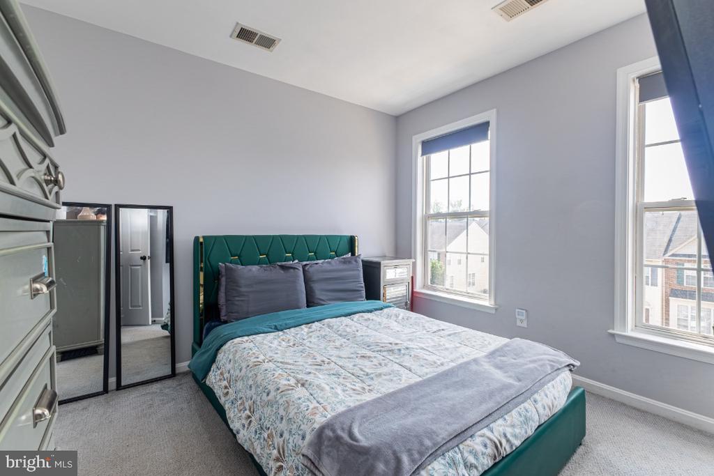 2164 ARMITAGE COURT