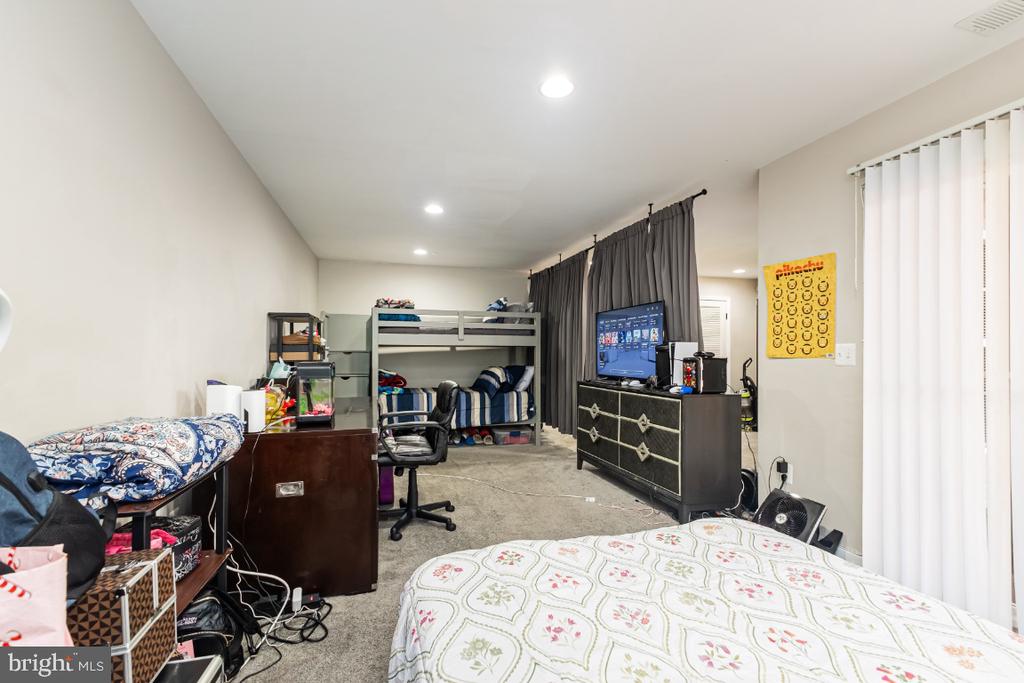 2164 ARMITAGE COURT