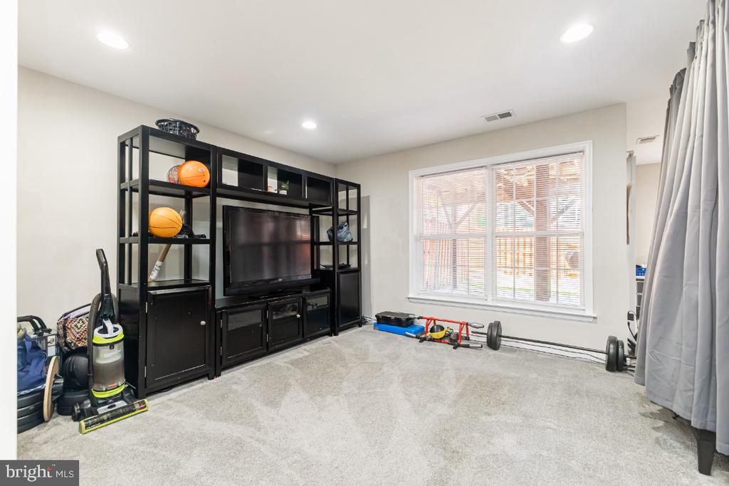 2164 ARMITAGE COURT