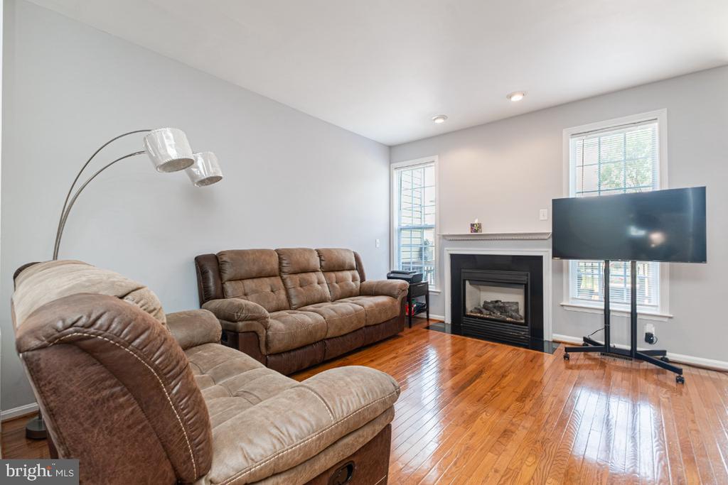 2164 ARMITAGE COURT
