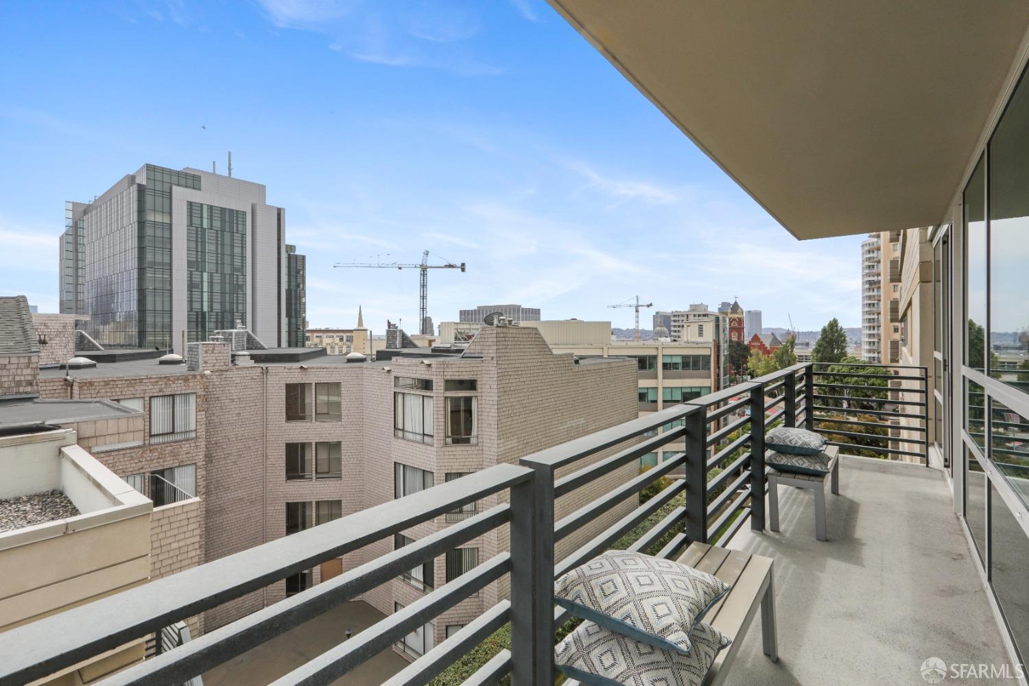 1388 Gough Street # 607