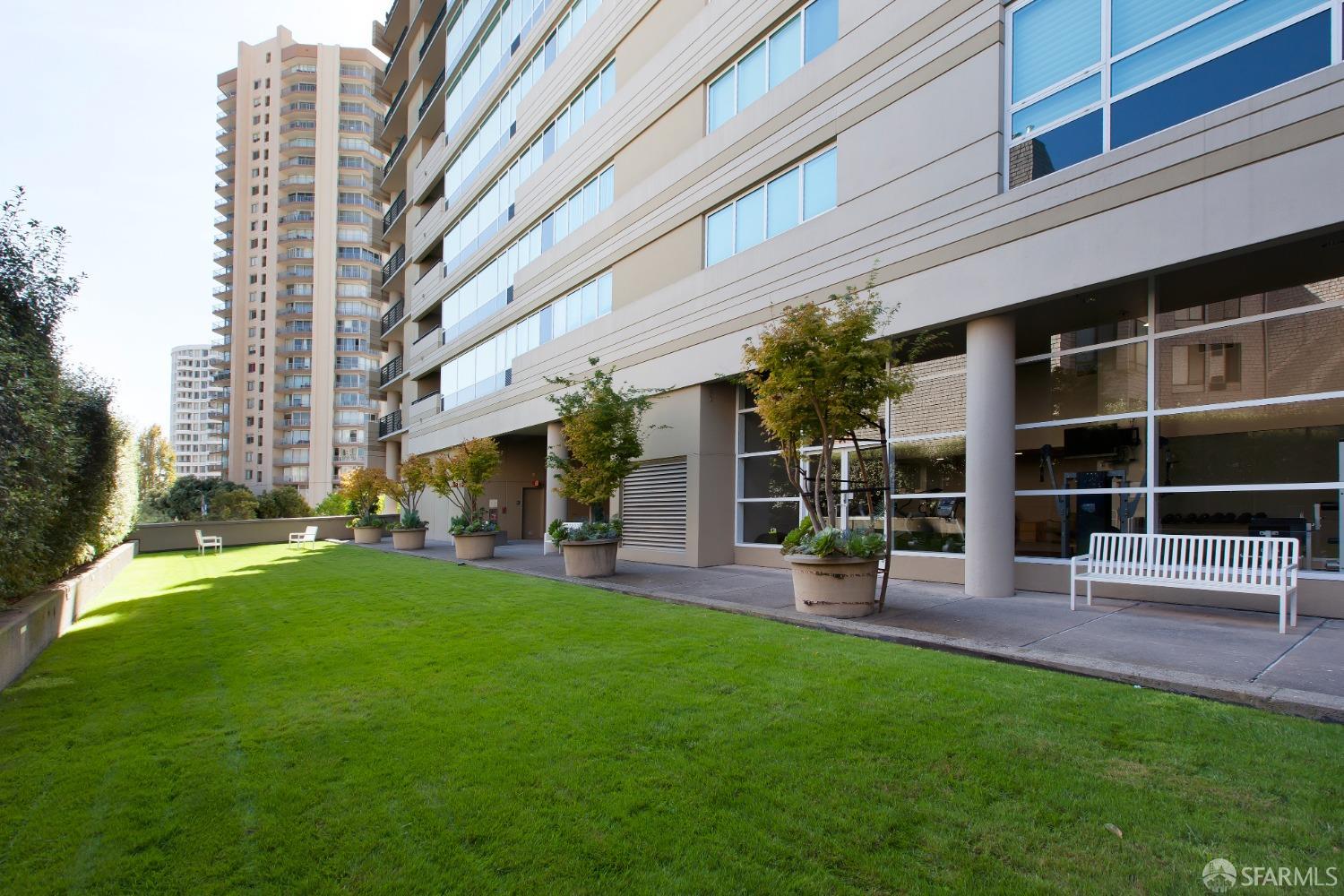 1388 Gough Street # 607
