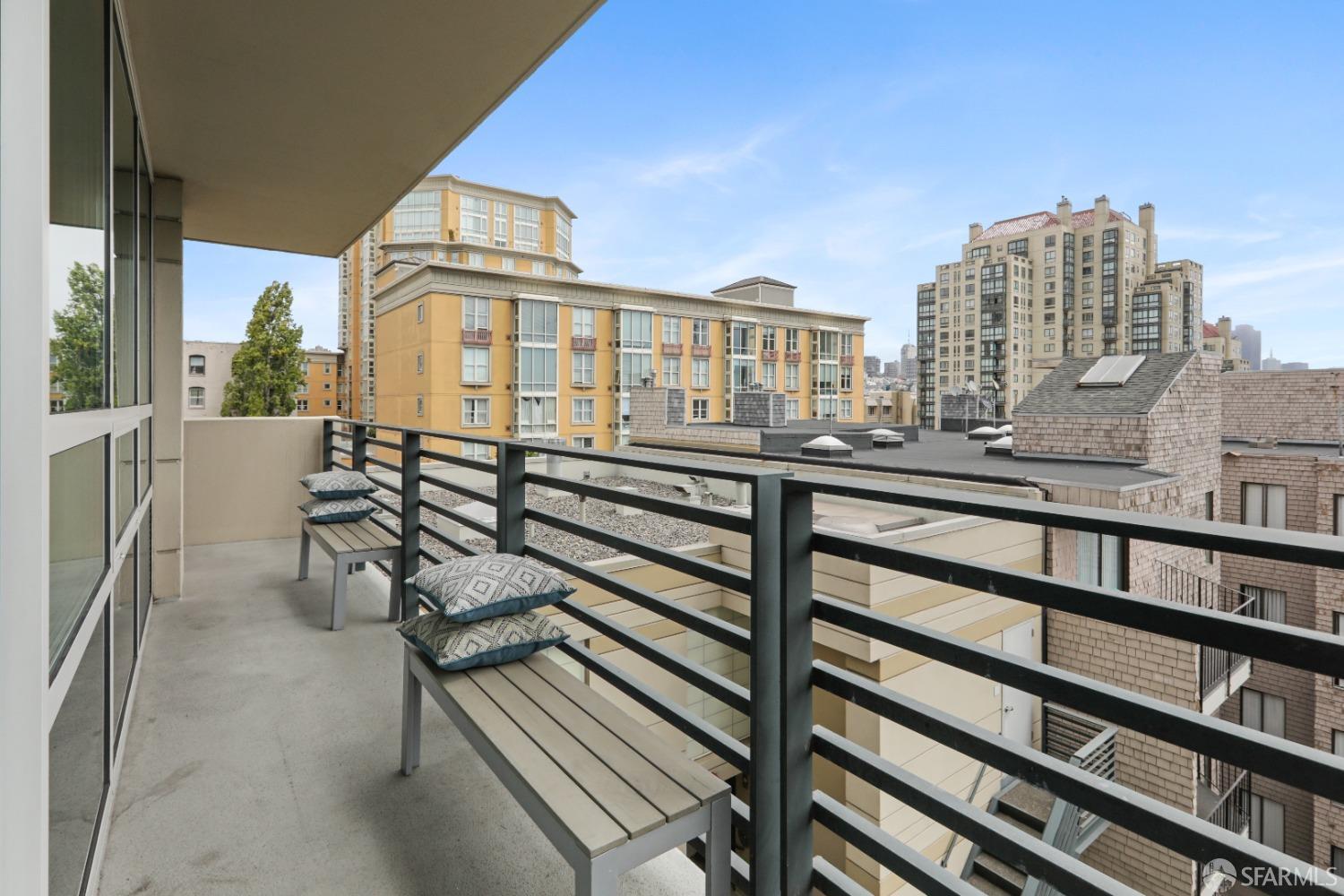 1388 Gough Street # 607