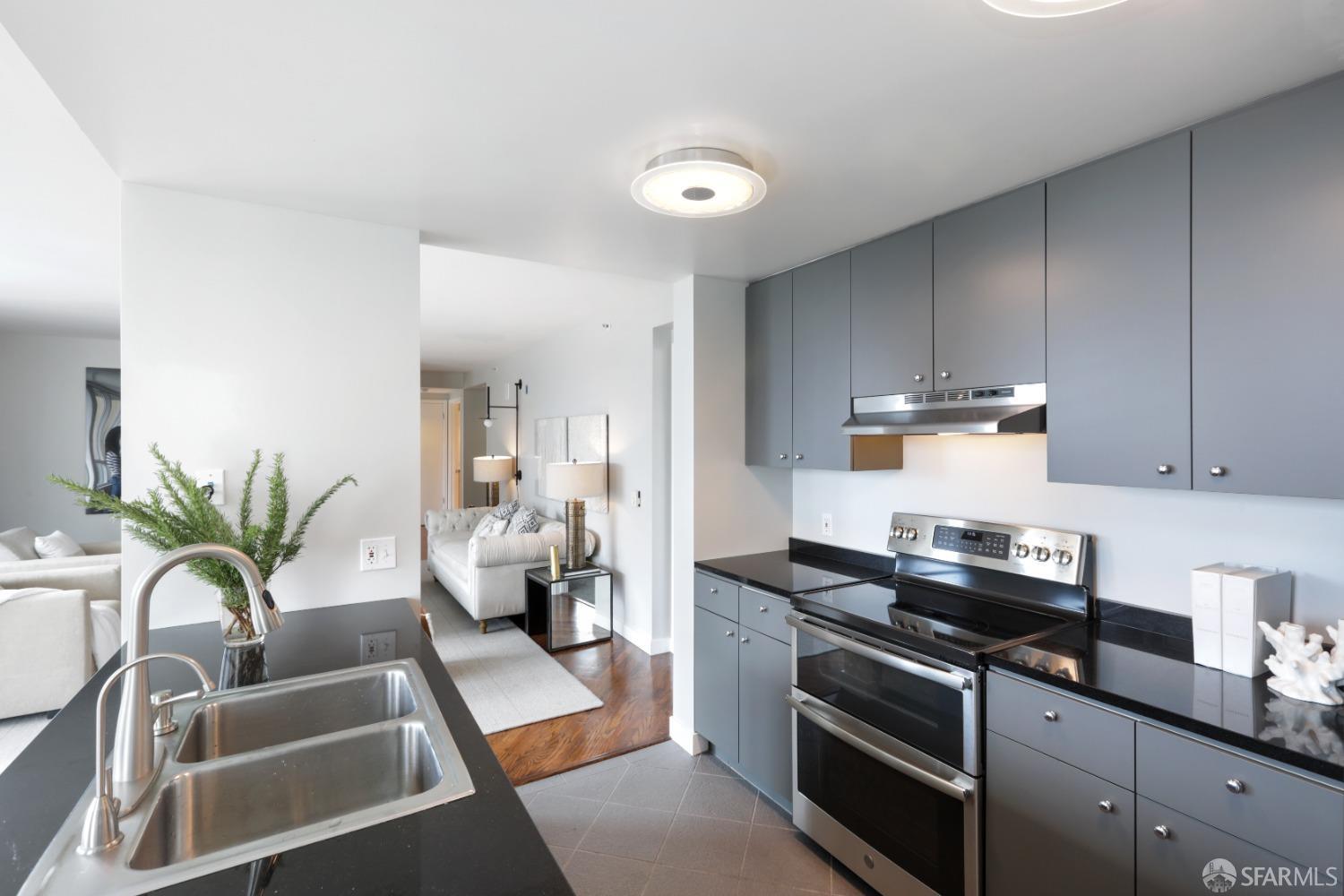 1388 Gough Street # 607