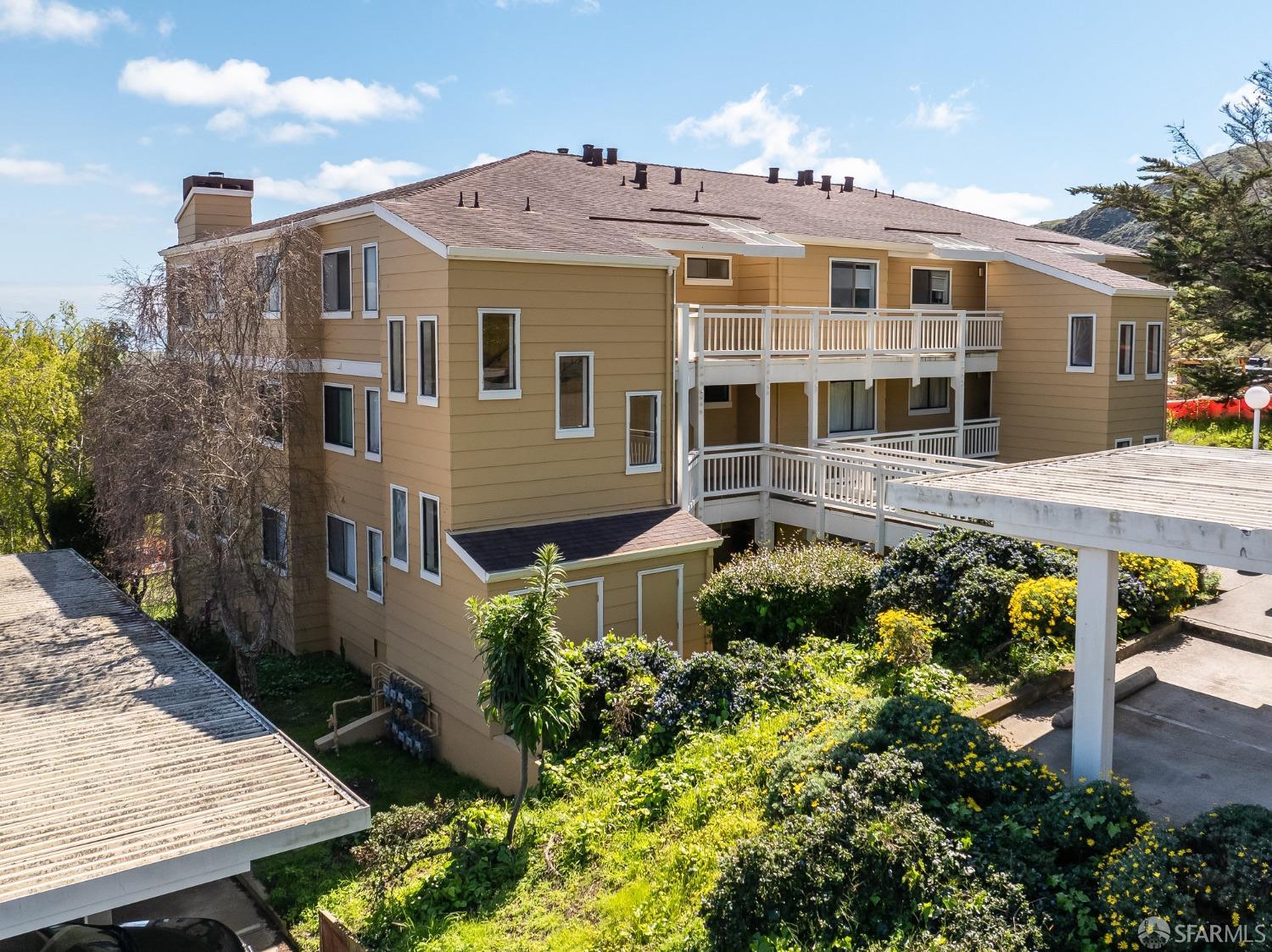 207 Oak Court # 207