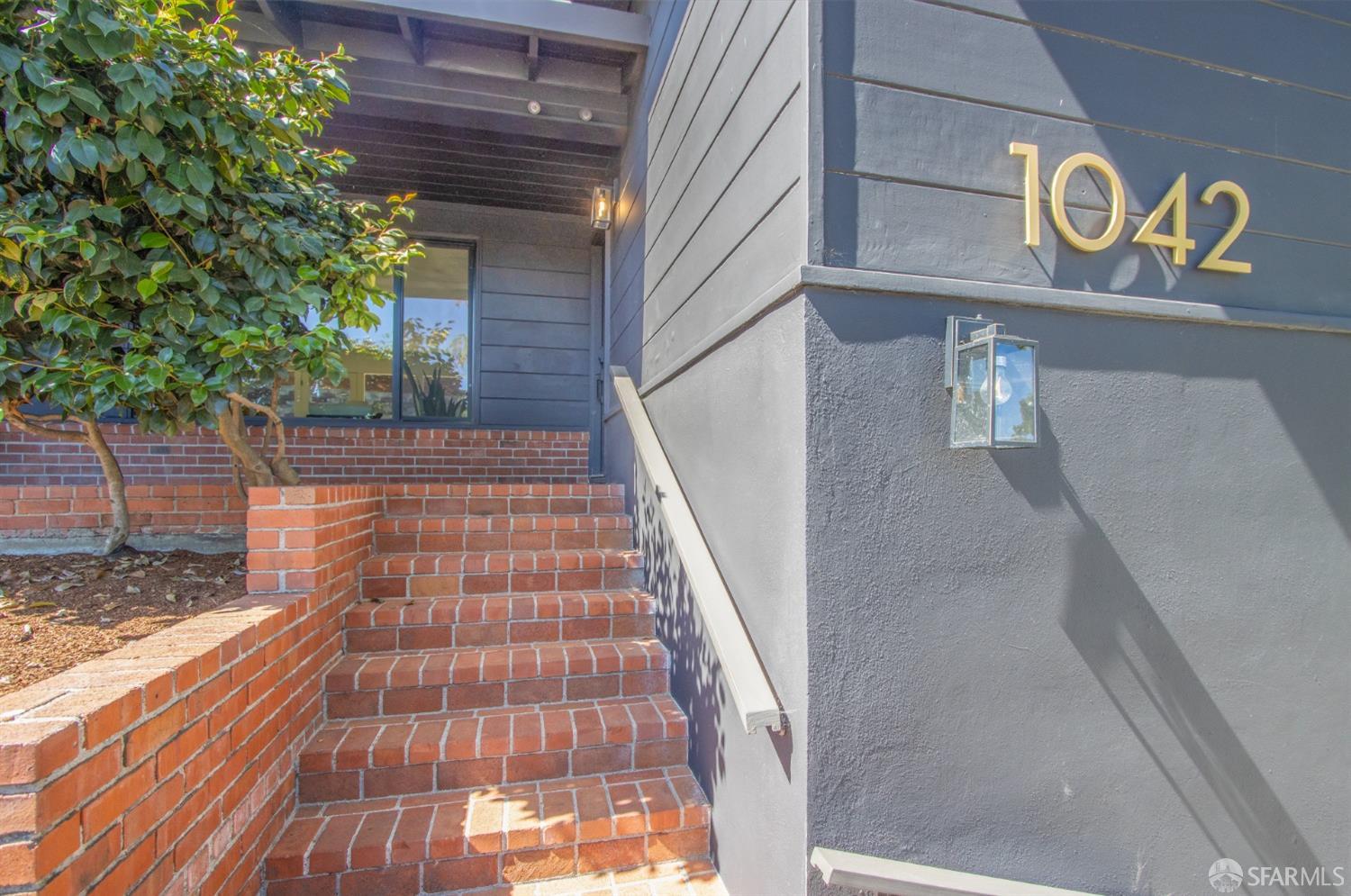 1042 Middlefield Road