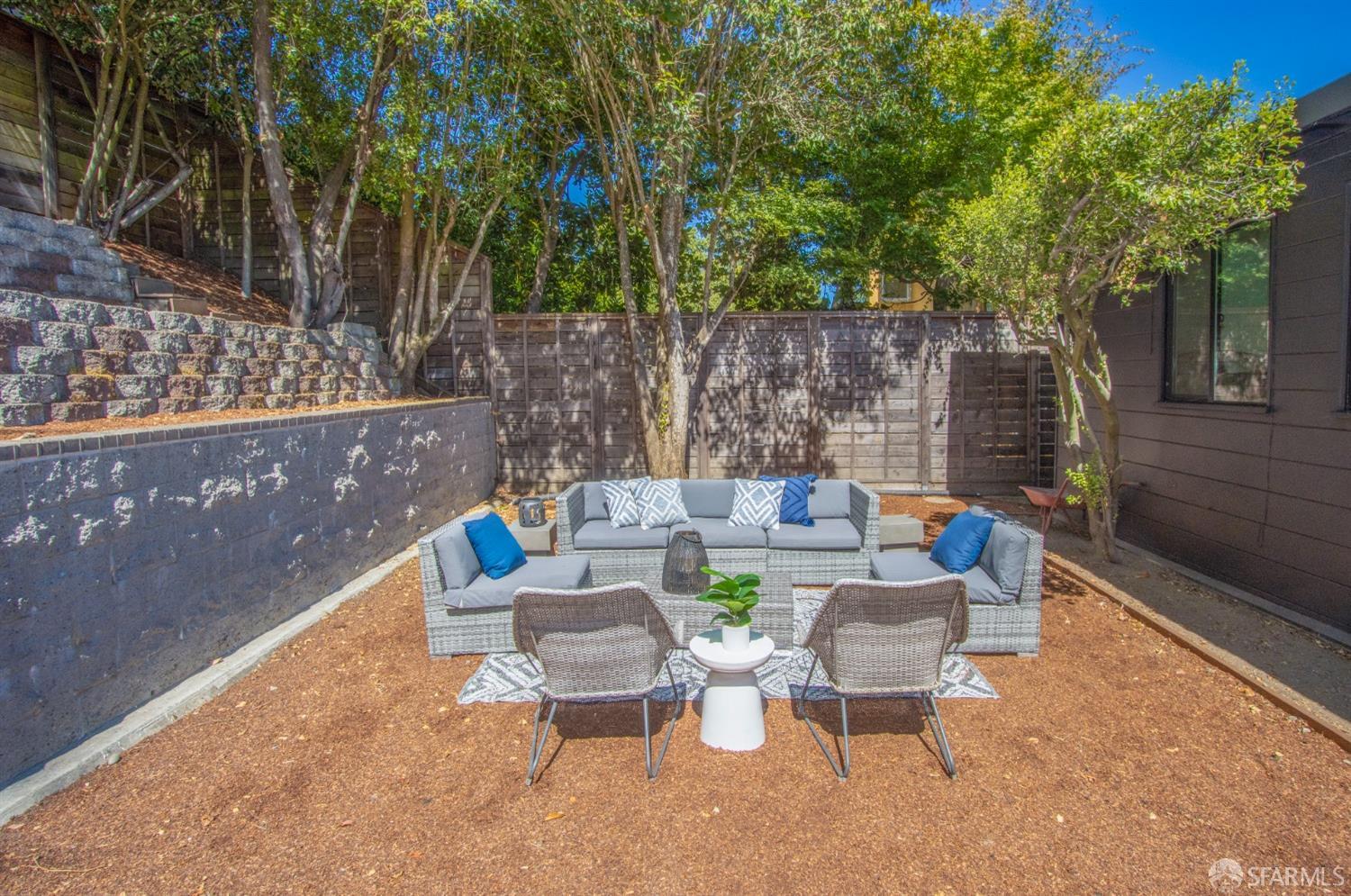 1042 Middlefield Road