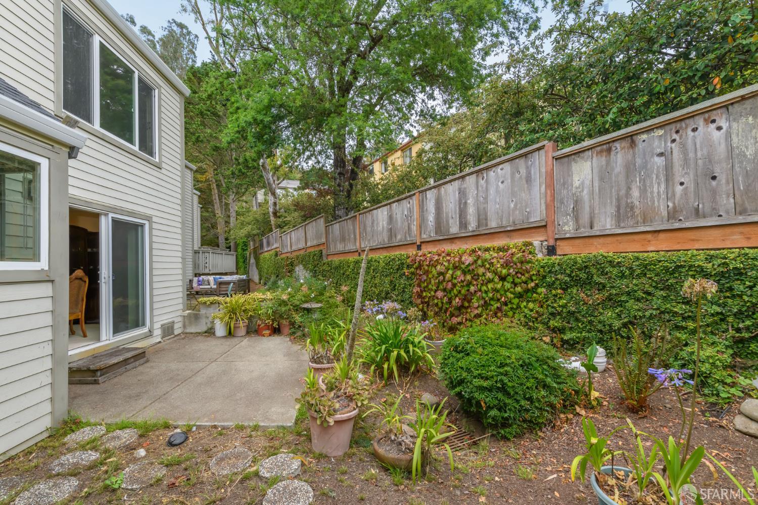 618 Clarendon Avenue
