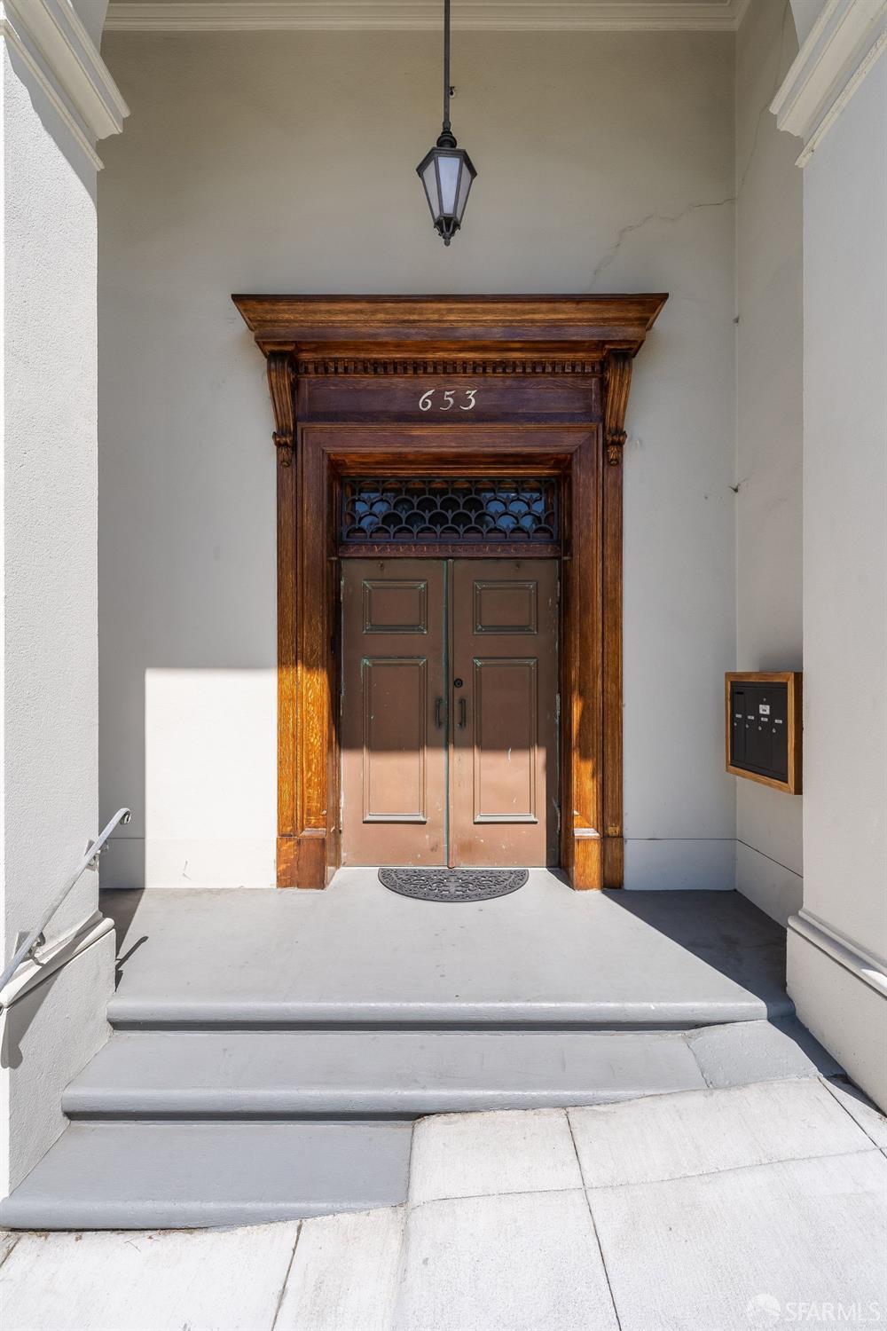 653 Dolores Street