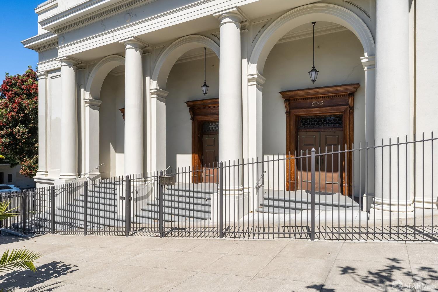653 Dolores Street