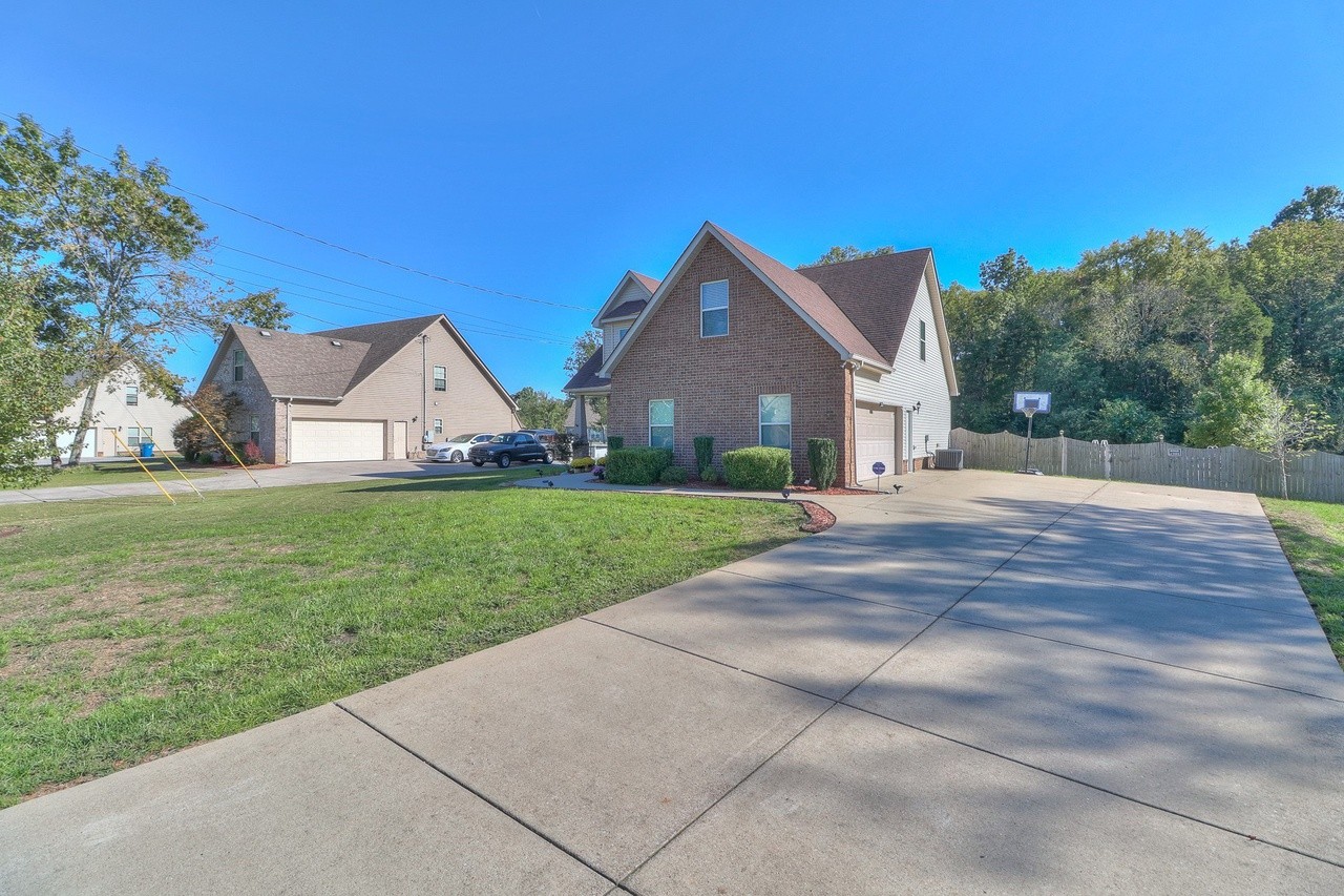1133 Winding Branch Dr