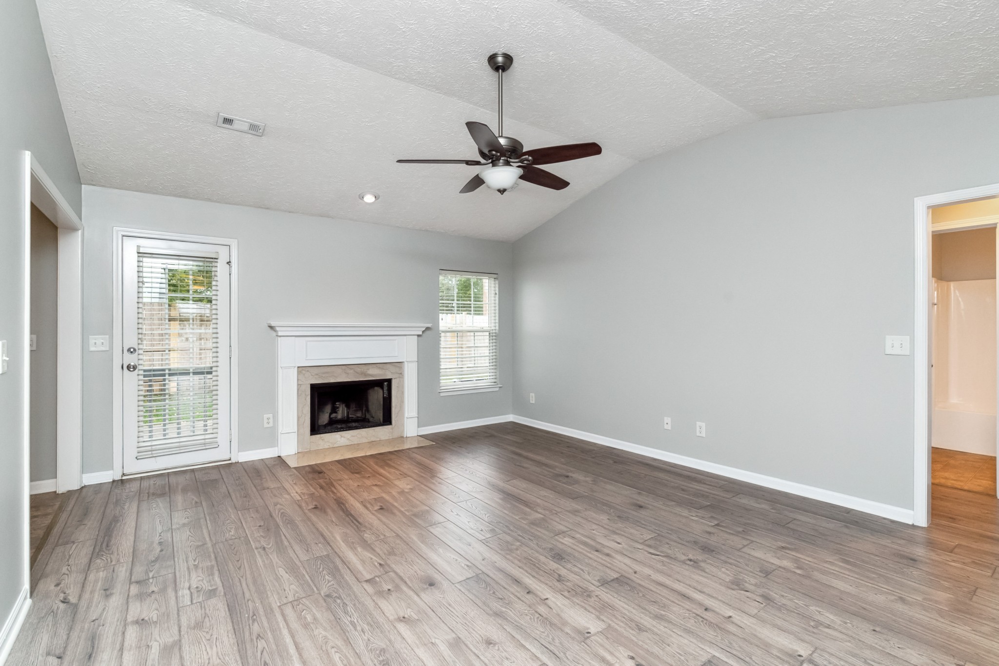2116 Deer Valley Dr