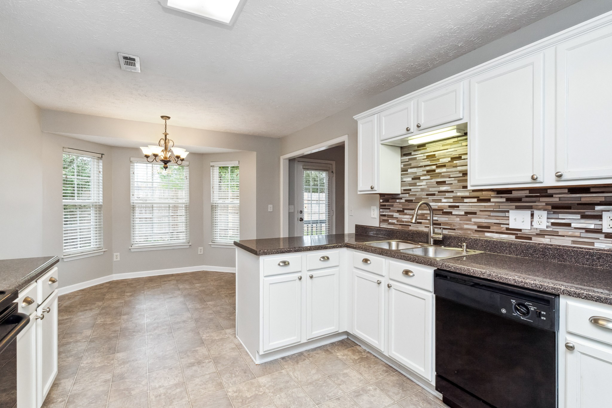 2116 Deer Valley Dr