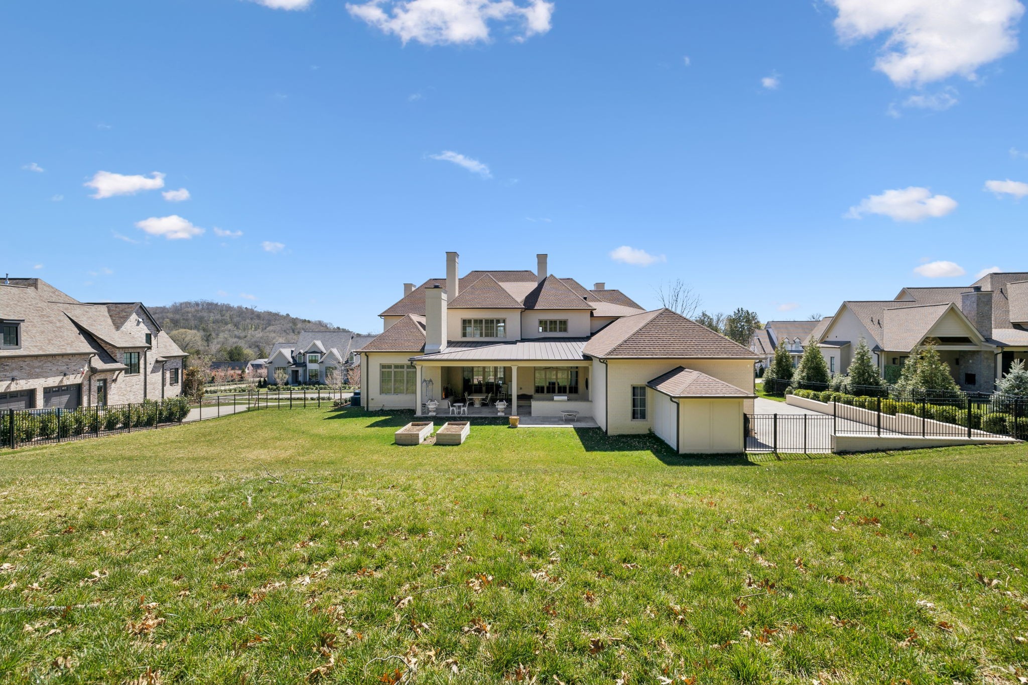 1506 Amesbury Ln