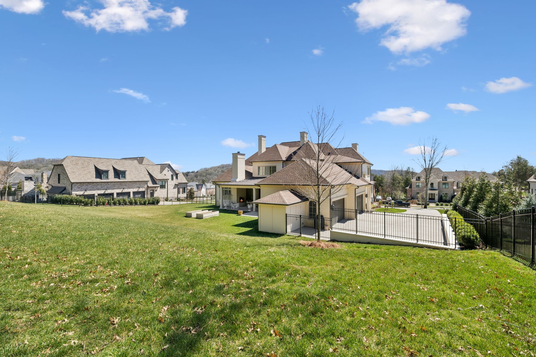 1506 Amesbury Ln