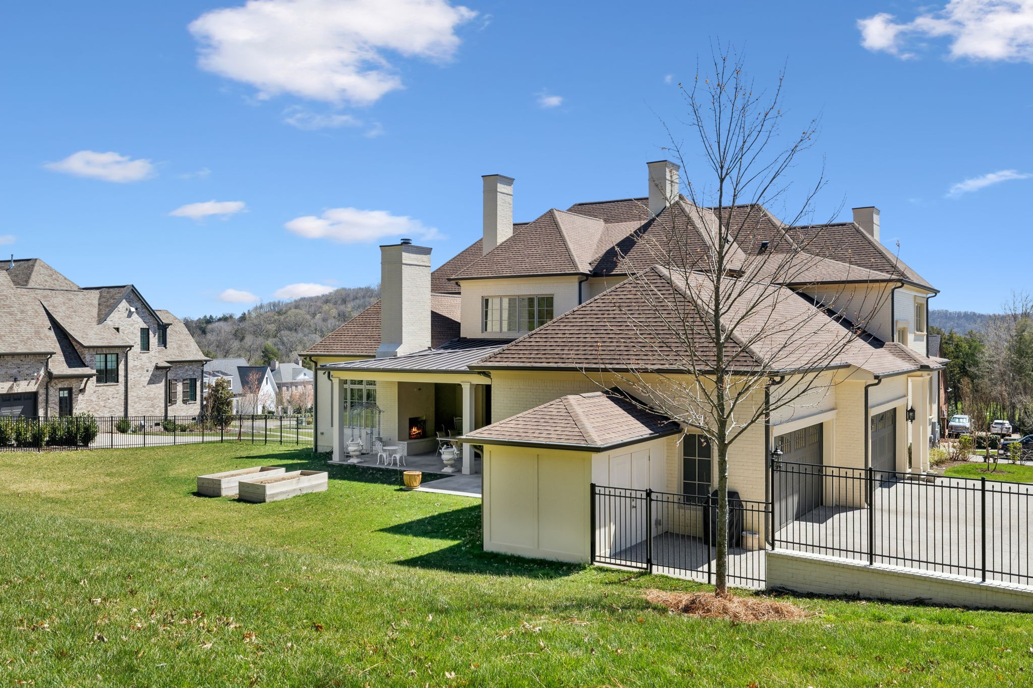 1506 Amesbury Ln