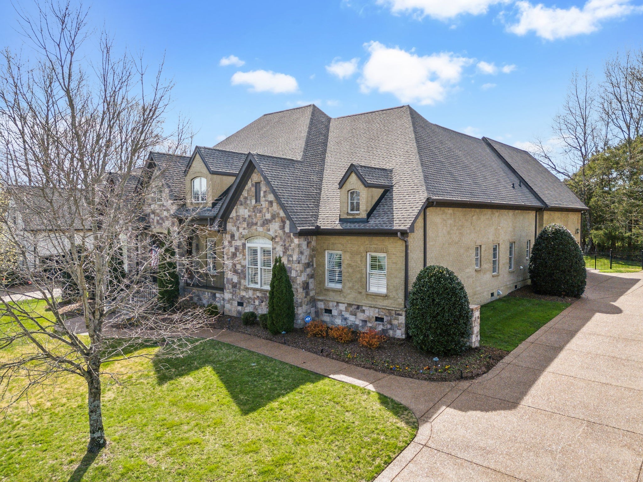 1194 Meadow Bridge Ln