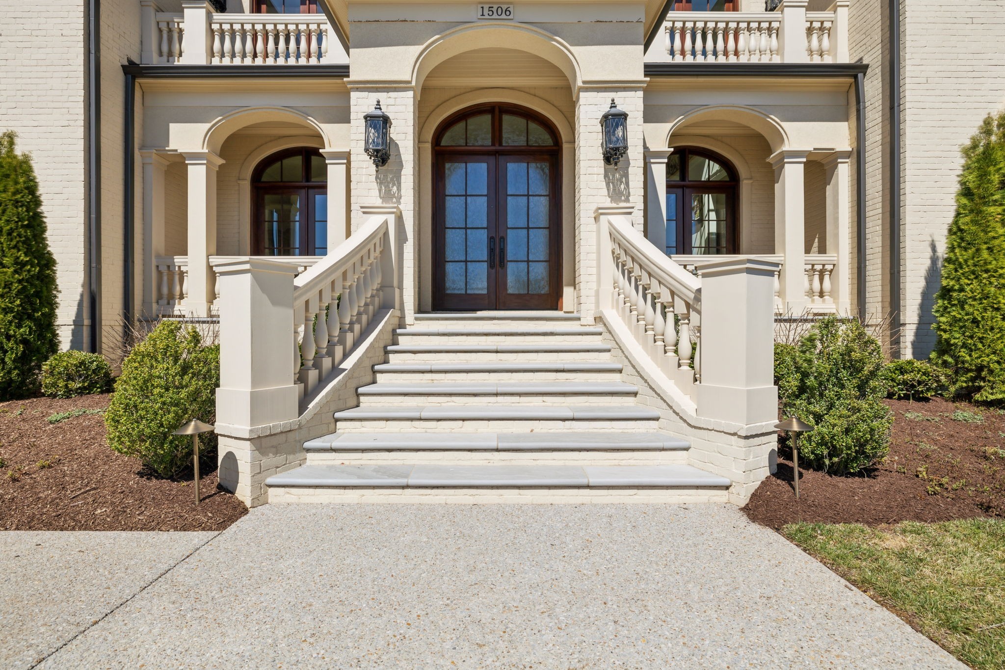 1506 Amesbury Ln