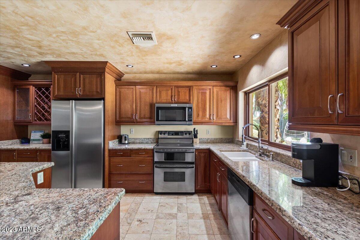 5909 E MARILYN Road