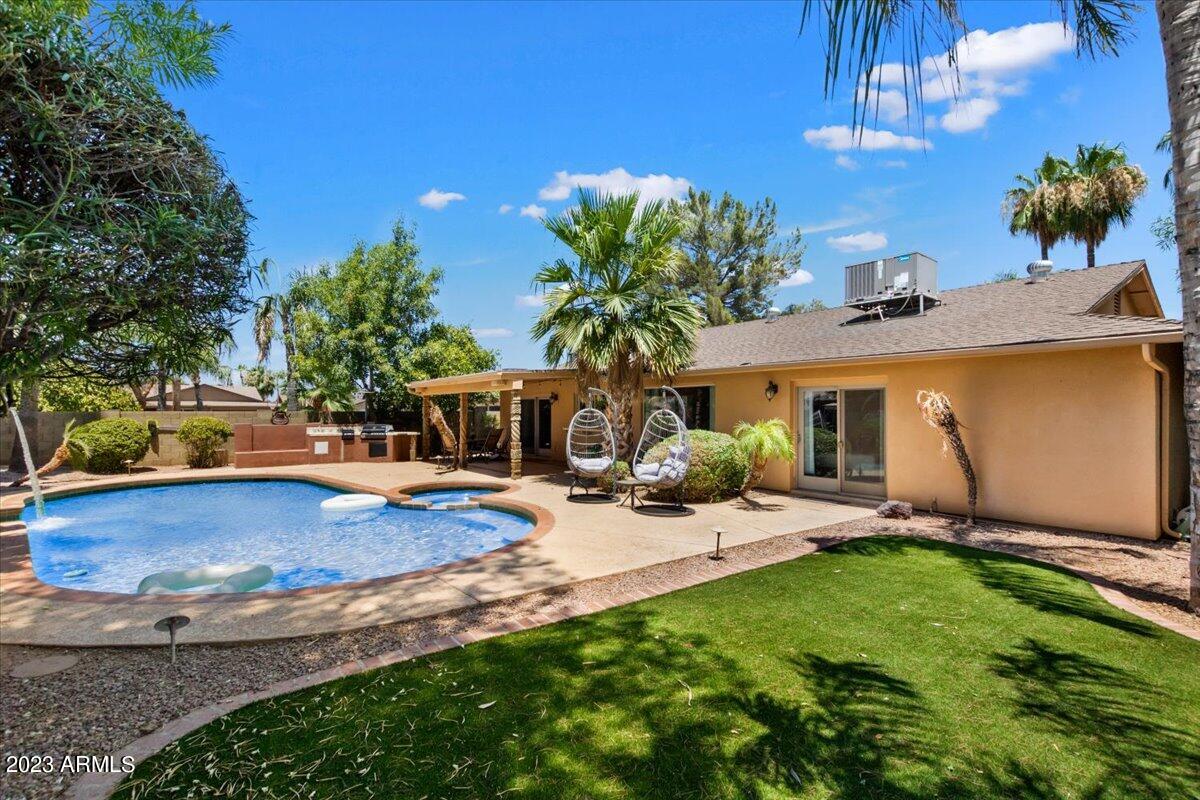 5909 E MARILYN Road