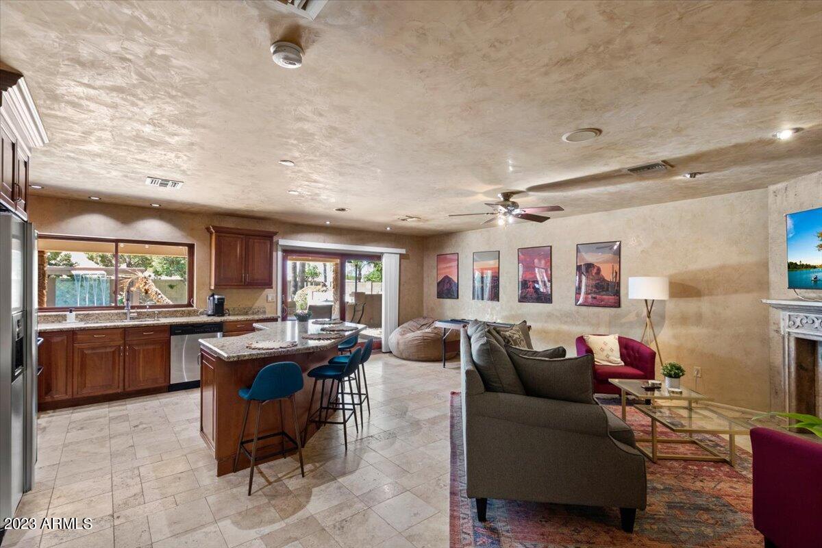 5909 E MARILYN Road