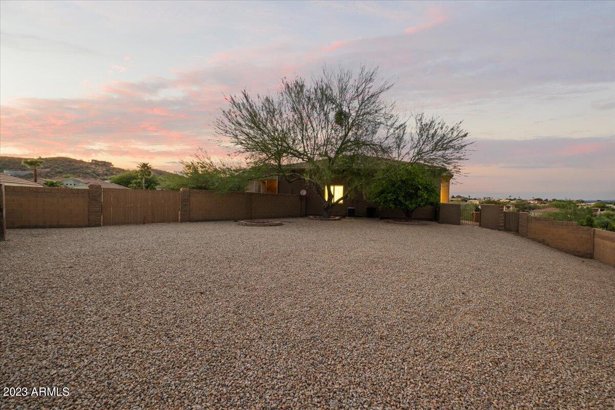 11007 N MESA VISTA Court