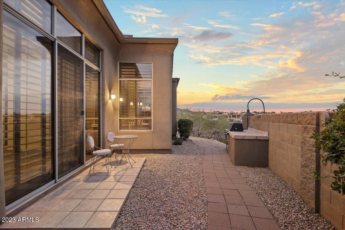 11007 N MESA VISTA Court