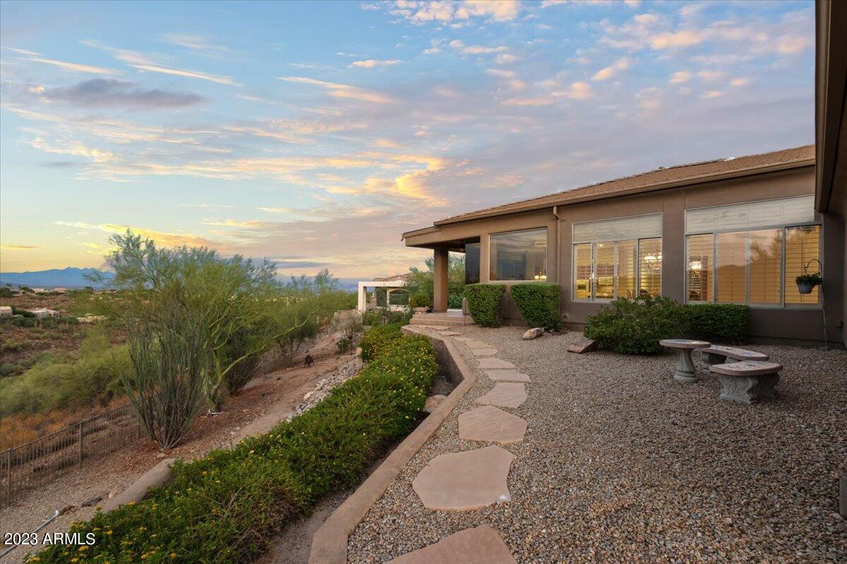 11007 N MESA VISTA Court