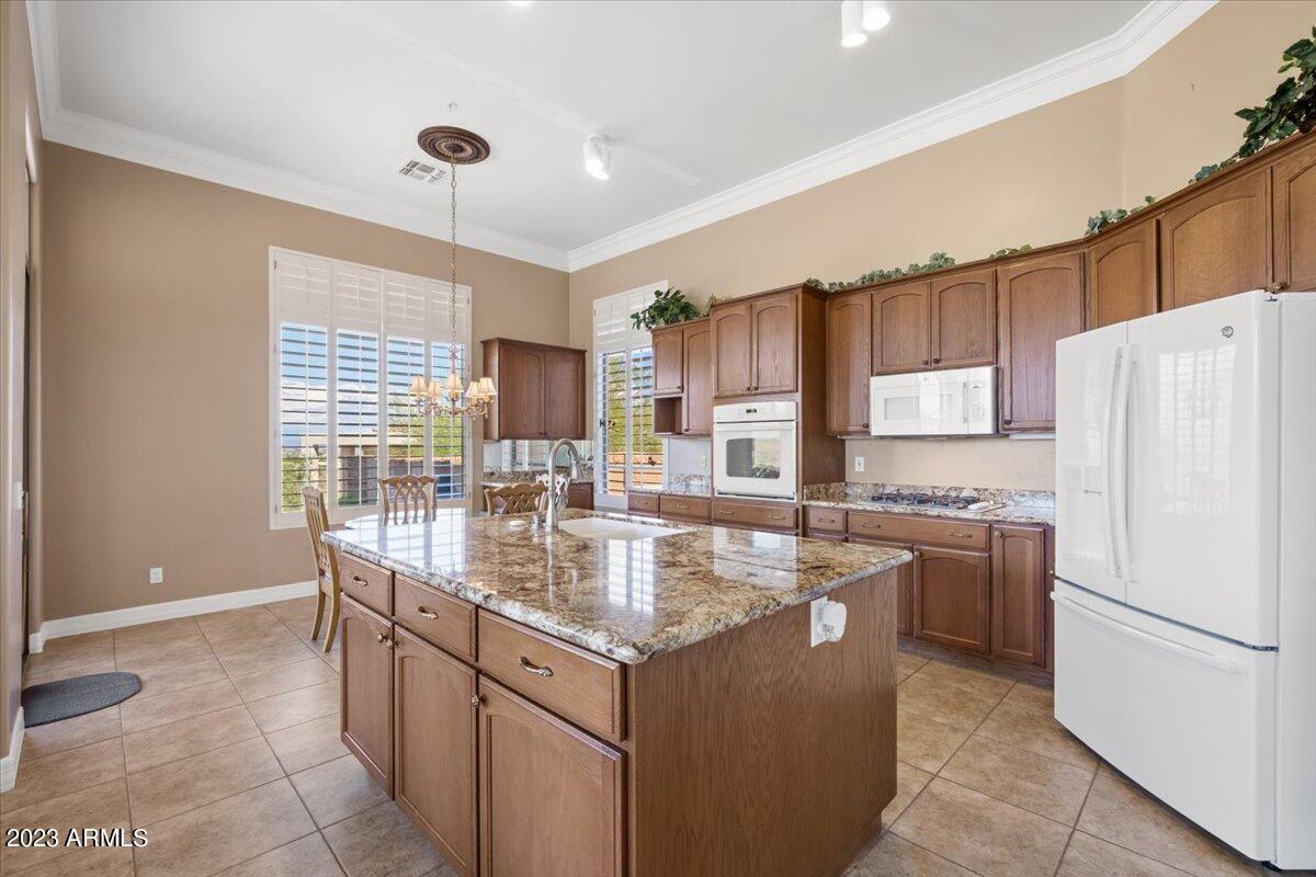 11007 N MESA VISTA Court