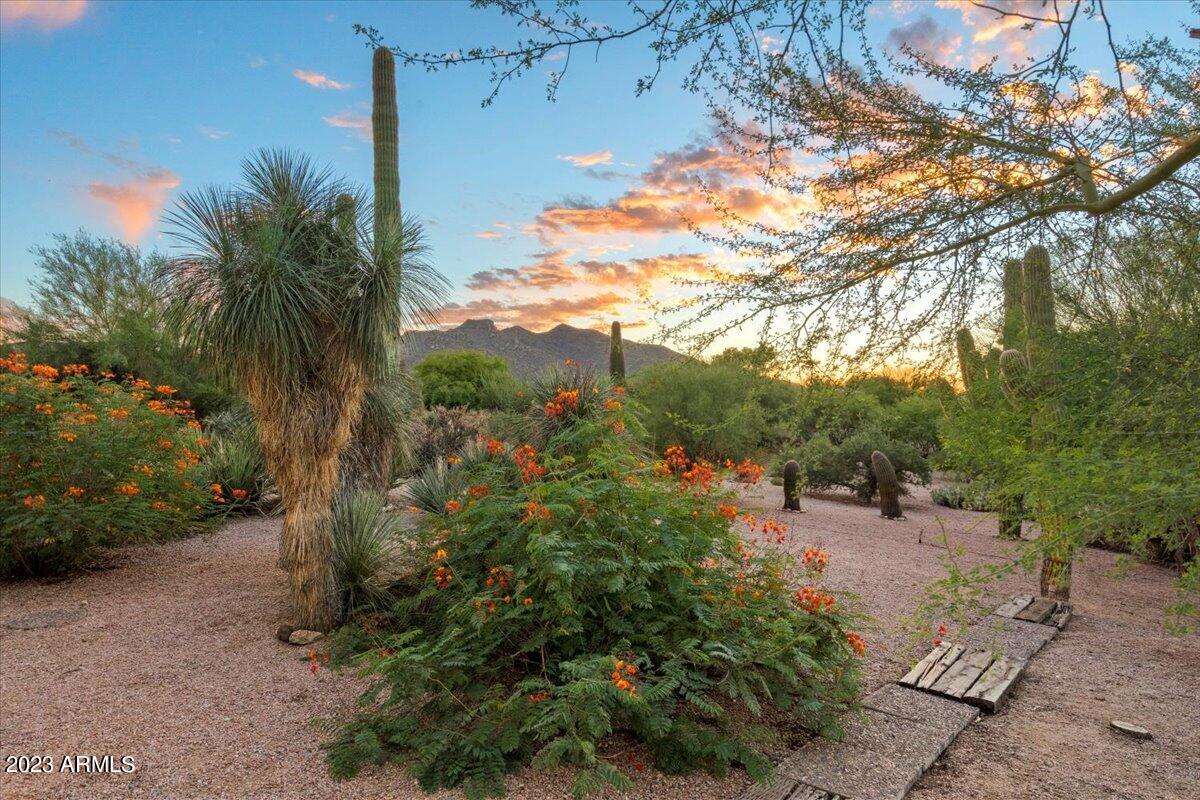 7719 E SLUMBER Street