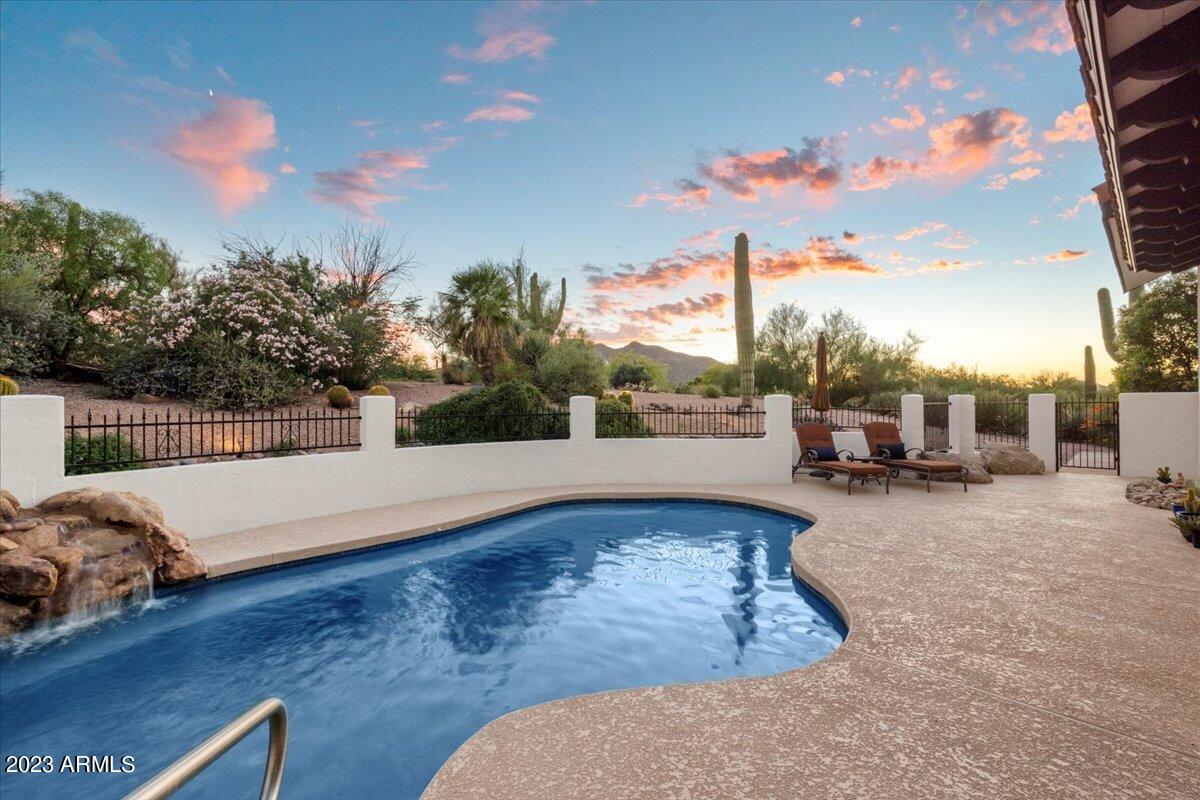 7719 E SLUMBER Street