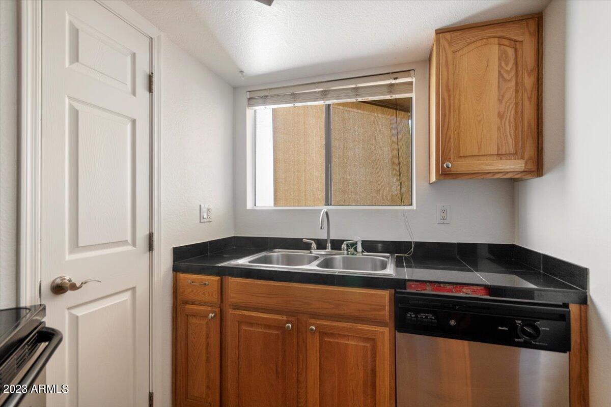 2228 N 52nd Street, 240