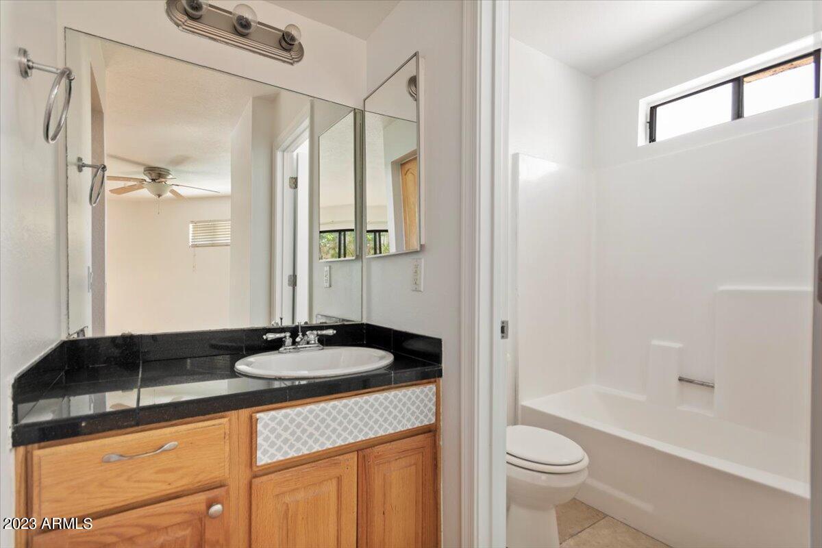 2228 N 52nd Street, 240