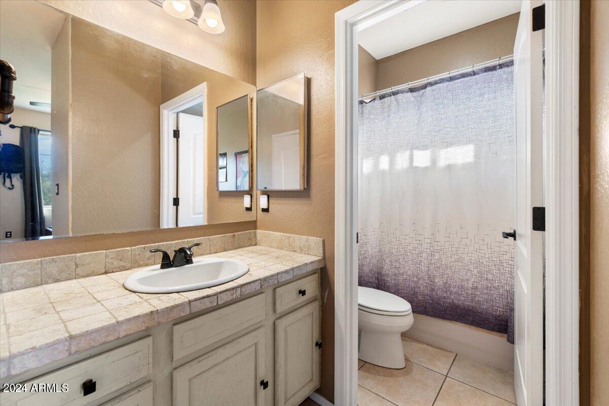 19400 E GREGORY Street